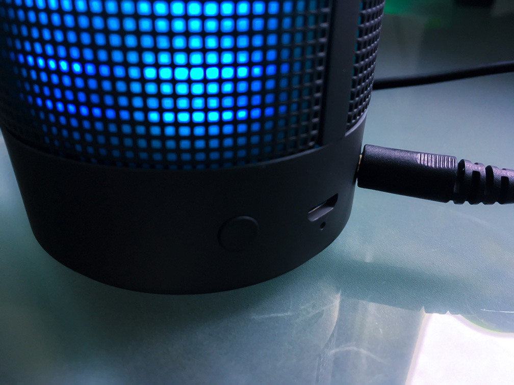 Le I/O. Avec également le bouton permettant d'allumer l'enceinte