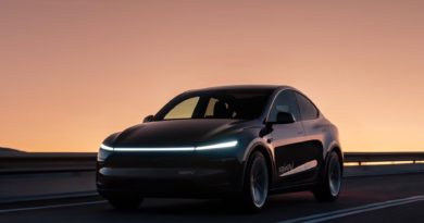 Tesla lance enfin sa voiture sans conducteur… mais il y a un petit problème