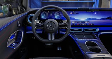 Mercedes Classe C électrique 2026 : un intérieur entre salon de luxe… et salle de cinéma